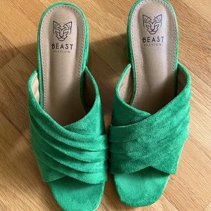 Beast Fashion Green Suede Heeled Sandals Sz 8.5